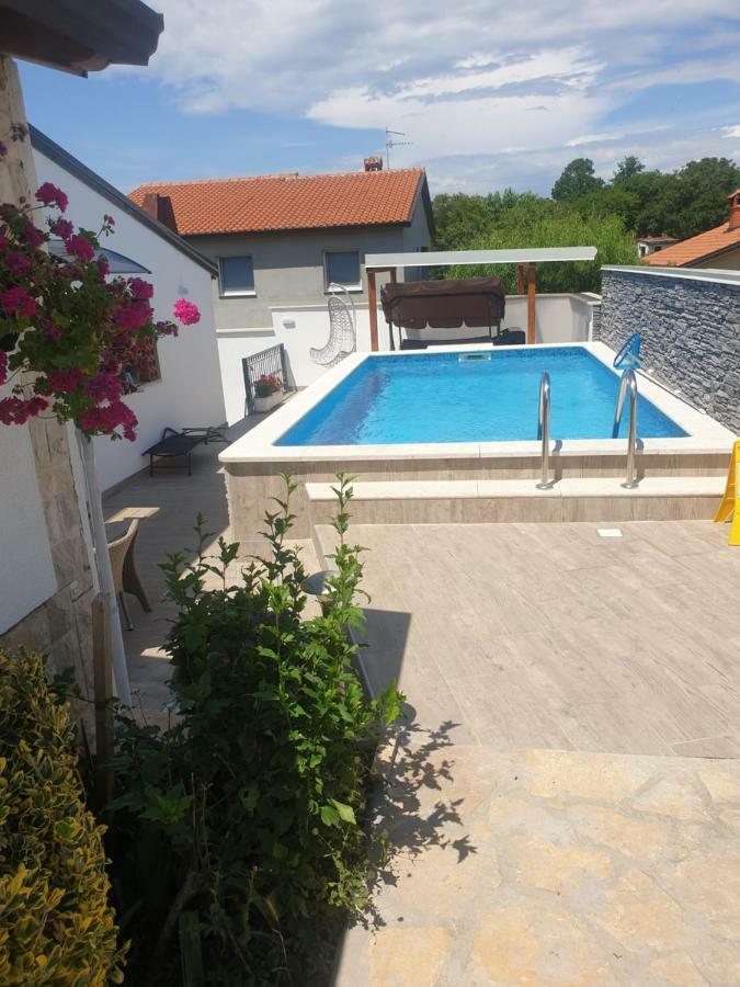 Apartma Nicol